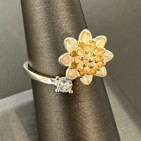 White Lotus Flower Floral Rotating Spinning CV Anxiety Fidget Ring Size 9 - Picture 3 of 6